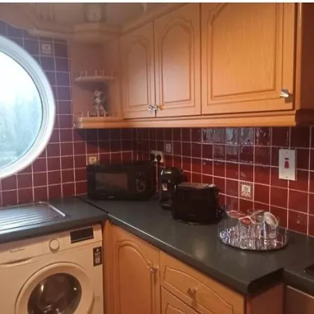 Kathleen's Includes Car Parking شقة *