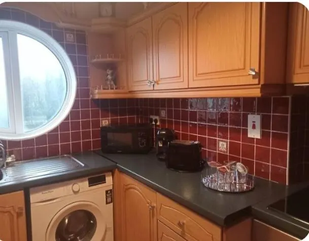 Kathleen's Includes Car Parking Apartman *